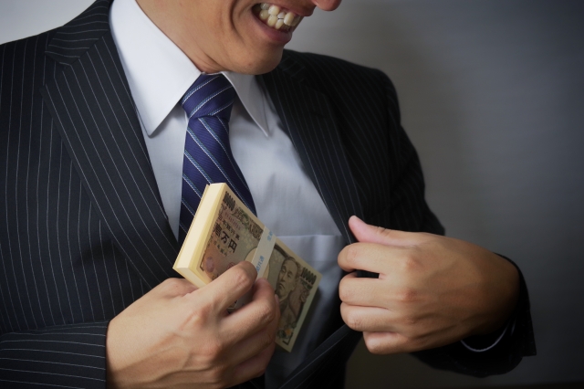 闇金業者は懐にお金を入れる。海南市の闇金被害の相談は弁護士や司法書士に無料でできます